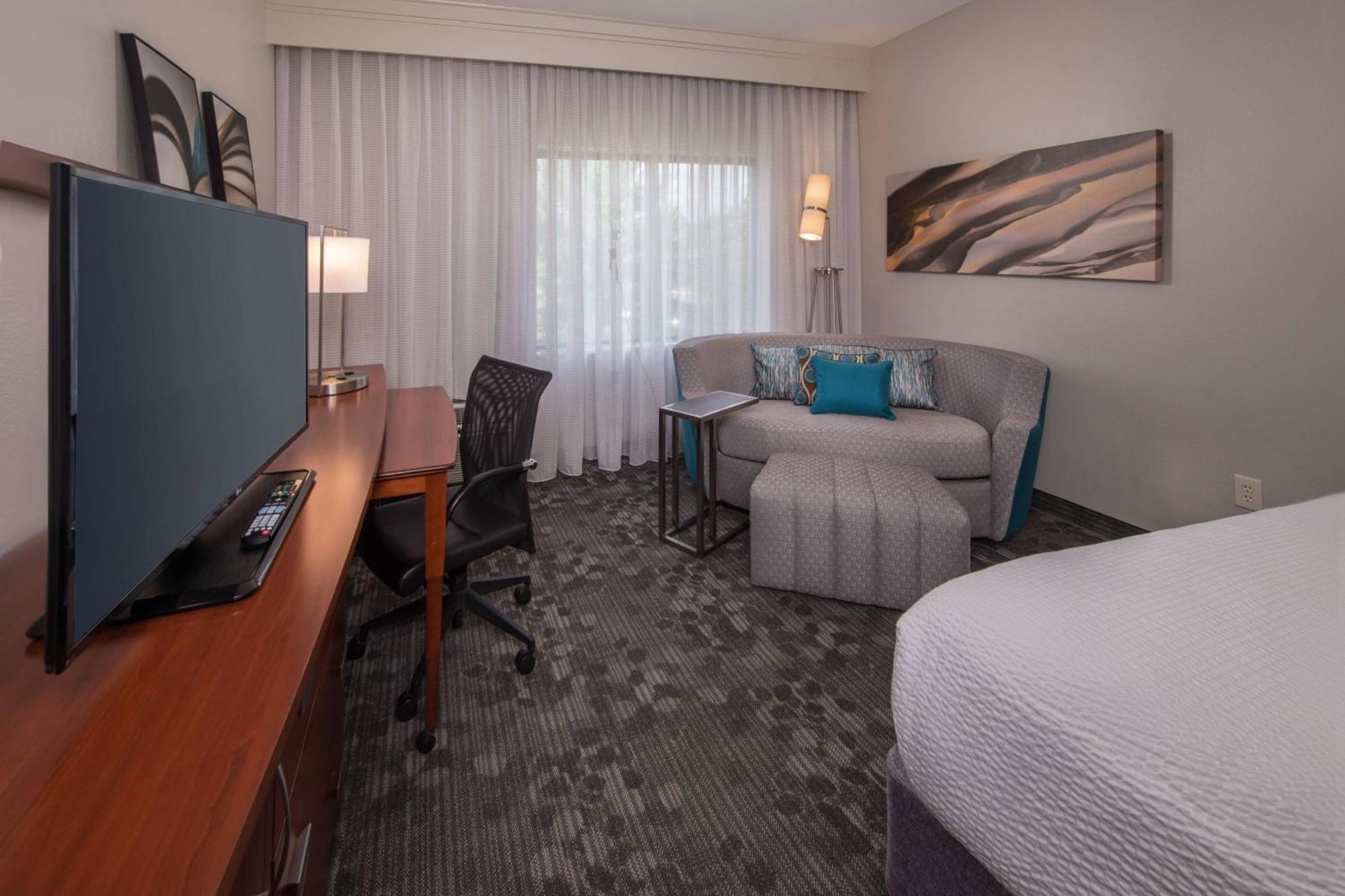 คอร์ตยาร์ด ดัลเลส ทาวน์เซ็นเตอร์ Hotel สเตอร์ลิง ภายนอก รูปภาพ